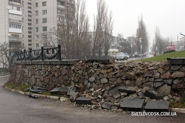 Фотофакт: Наслідки ДТП біля Обеліску Слави