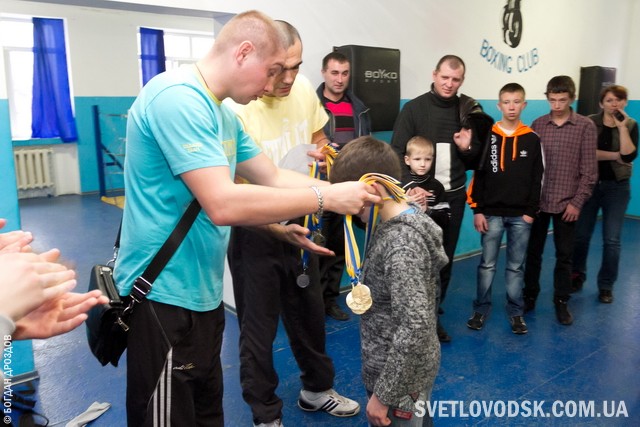 Світловодські боксери провели матчеву зустріч з криворожцями (ФОТО, ВІДЕО)