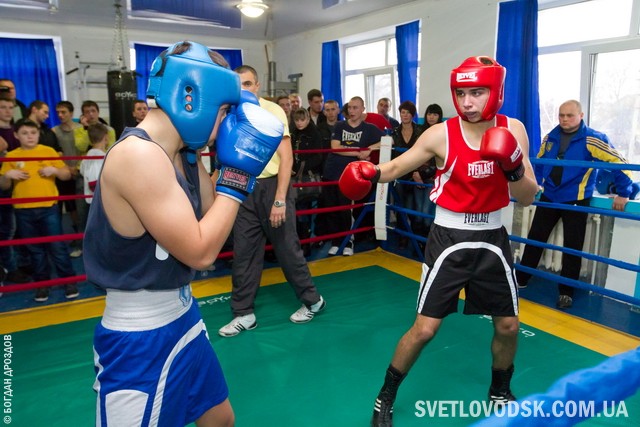 Світловодські боксери провели матчеву зустріч з криворожцями (ФОТО, ВІДЕО)