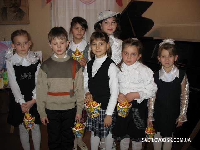Святкування Дня Святого Миколая в Школі мистецтв (ФОТО)
