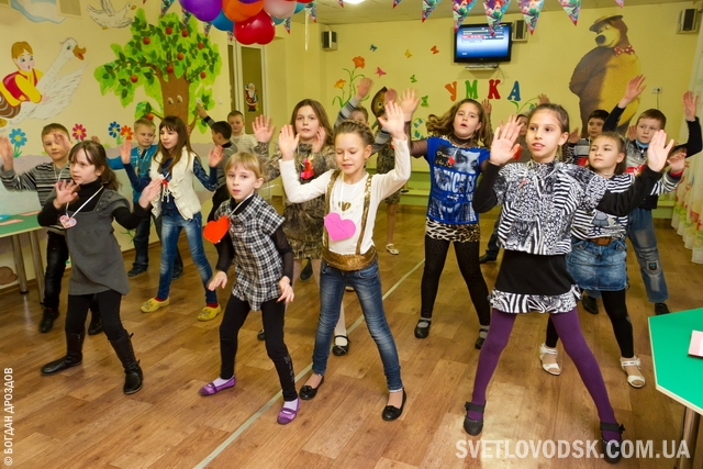 Праздничная дискотка в детском клубе "Умка"