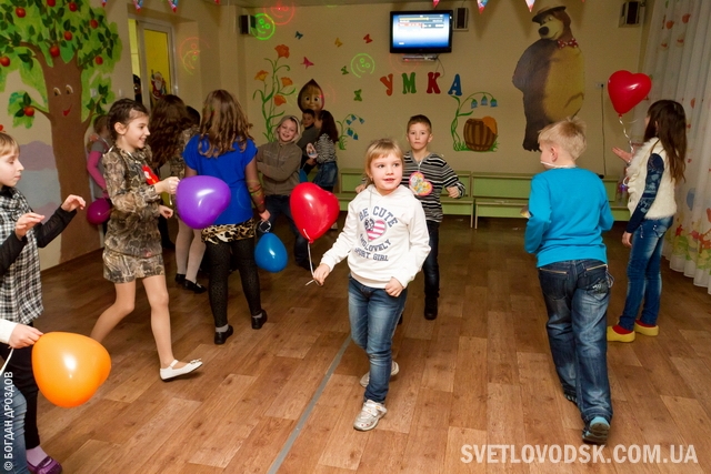 Праздничная дискотка в детском клубе "Умка"