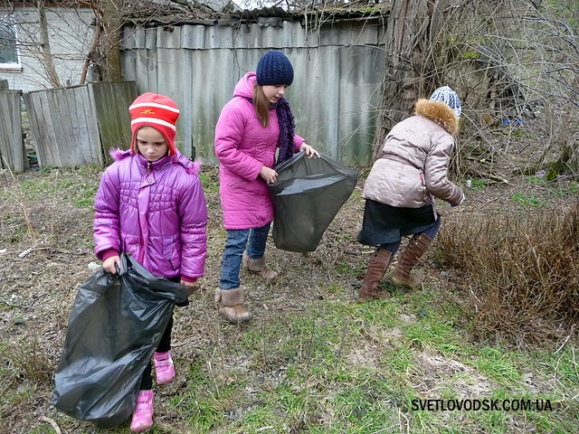 Акція по збору сміття від благодійного фонду "Міст Надії" Акція по збору сміття від благодійного фонду "Міст Надії"