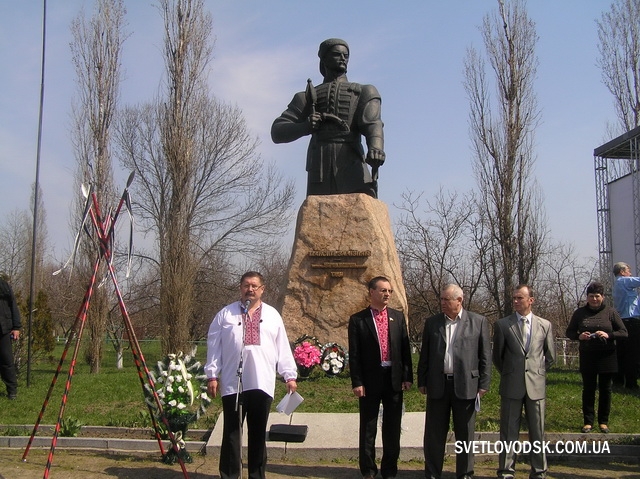 Тутешні "просвітяни" звозили молодь до Холодного Яру