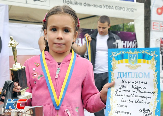 6-летняя Марина Швец из Светловодска выиграла соревнования Street Workout в Кременчуге