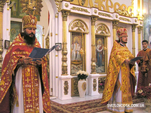 Божественну літургію провів сам керуючий справами Української Православної Церкви митрополит Антоній Божественну літургію провів сам керуючий справами Української Православної Церкви митрополит Антоній