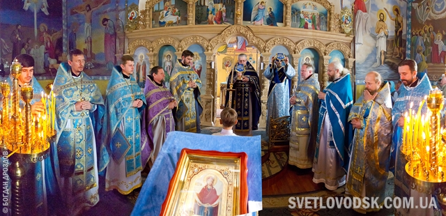 13 священников во главе с протоиереем Александром Коваленко совершили праздничную литургию