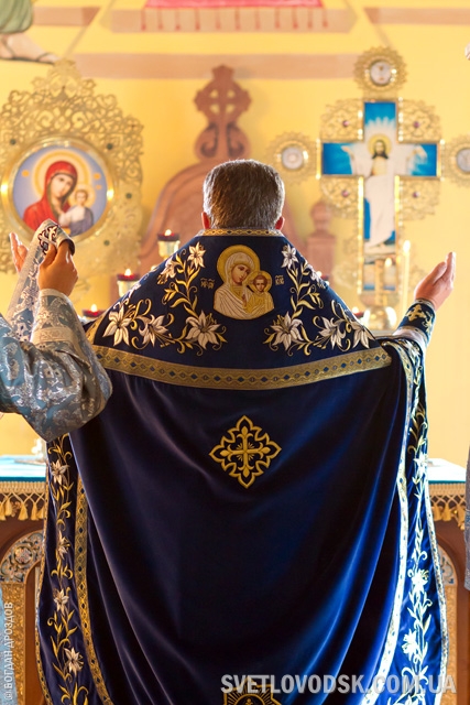 13 священников во главе с протоиереем Александром Коваленко совершили праздничную литургию