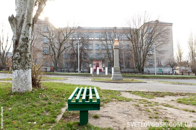 К 7 ноября на бульваре Карла Маркса в Светловодске восстановлен бюст Ленина