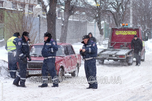 Залізо міцніше залізобетону — довели "Жигулі" під час ДТП на вулиці Миру