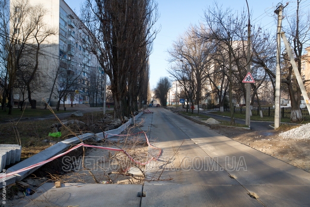 Укладка аэродромных плит на улице Бойко приостановлена
