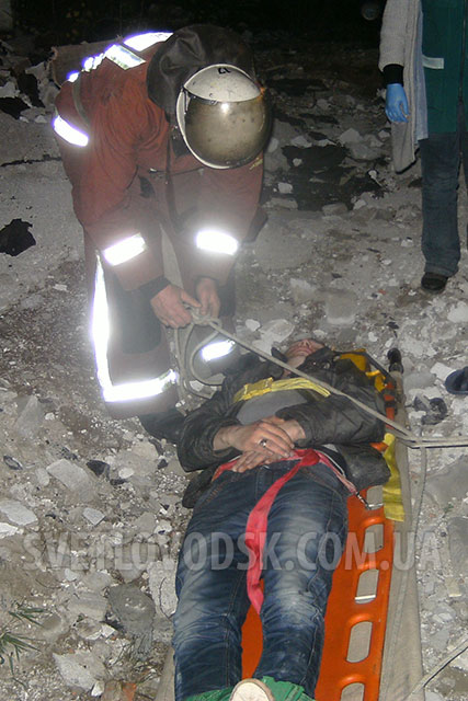 23-річний житель Світловодська впав у викопану яму і травмувався. Допомогли рятувальники