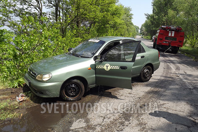 У Світловодську автомобіль ЗАЗ Lanos впав у воду з Ревівської дамби