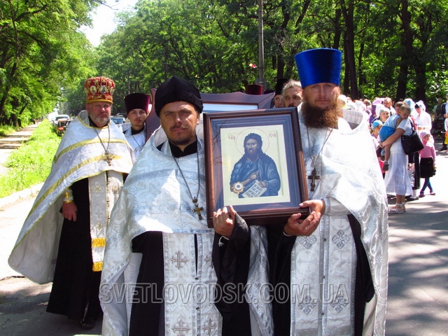 Світловодськ відзначив День Конституції урочистостями та Хресною ходою "За мир і єдність в Україні"