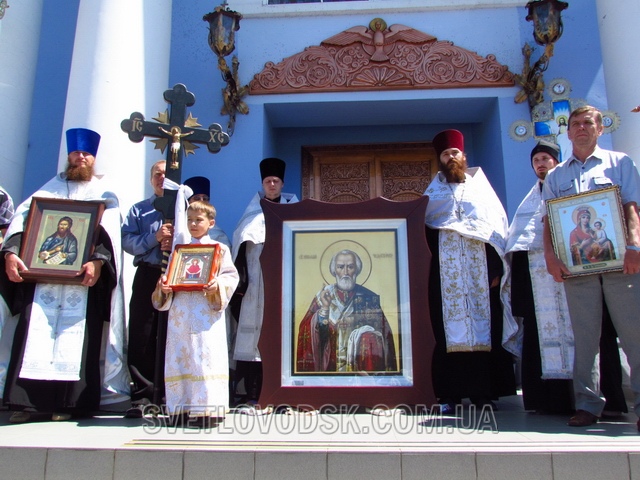 Світловодськ відзначив День Конституції урочистостями та Хресною ходою "За мир і єдність в Україні"