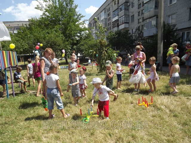 Дворове свято "На Івана на Купала, сміху й радості чимало" зробило дітей щасливішими