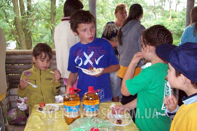 На перші дитячі змагання з риболовлі завітали поважні гості: Олександр Петік та Олександр Чорноіваненко