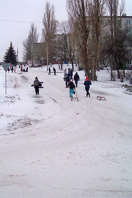 Небезпечну ковзанку створили діти на Бульварі Дніпровському