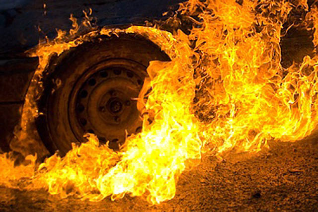 Автівка Chery Eastar згоріла минулої ночі у Світловодську