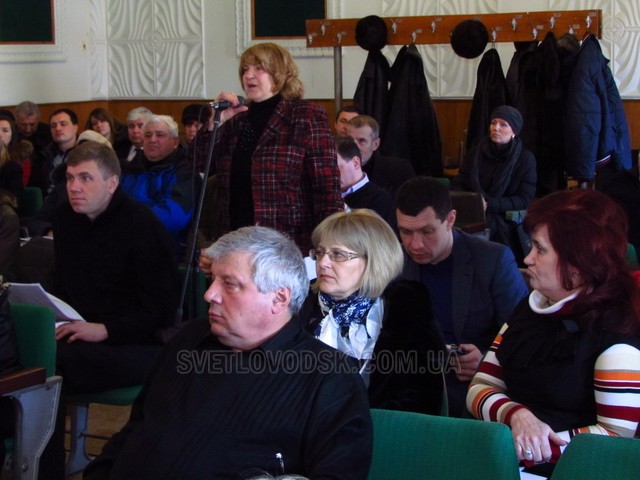 Депутати встановили податок на нерухоме майно, підтримали ЗМІ і провели Віктора Курочку до лав Української Армії
