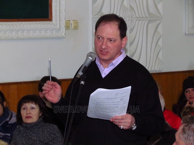 Депутати встановили податок на нерухоме майно, підтримали ЗМІ і провели Віктора Курочку до лав Української Армії