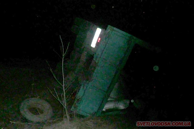 Фото - відеофакт: На третій об’їзній перевернулася вантажівка (ДОПОВНЕНО)