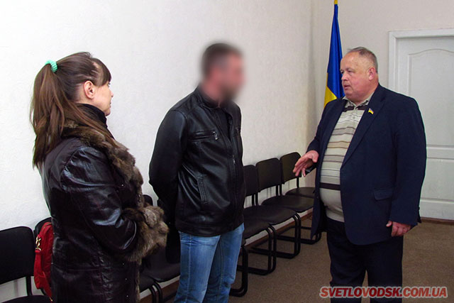 Юрій Котенко передав бійцю 55-ї артбригади 25 тисяч гривень за автомобіль для АТО