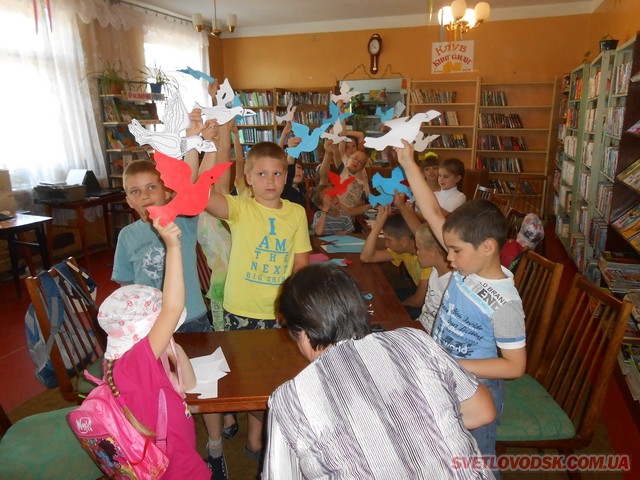 Народознавчий екскурс «Україна – моя  країна»  пройшов у бібліотеці №2