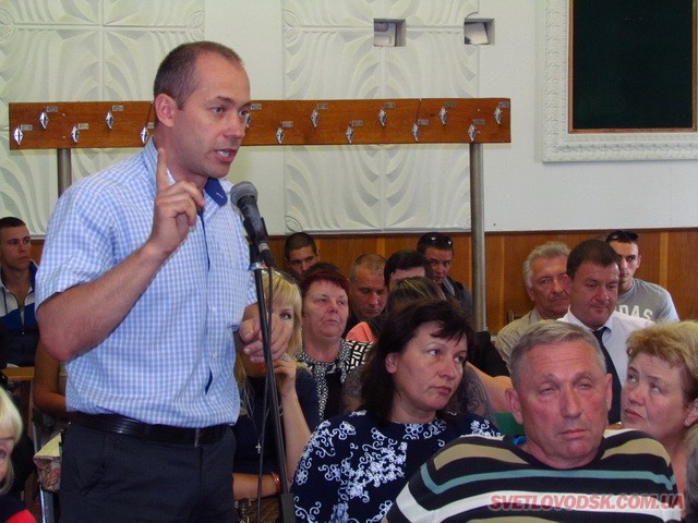 По кілька запитів подали депутати на передостанній сесії Світловодської міської ради