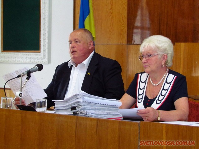 По кілька запитів подали депутати на передостанній сесії Світловодської міської ради