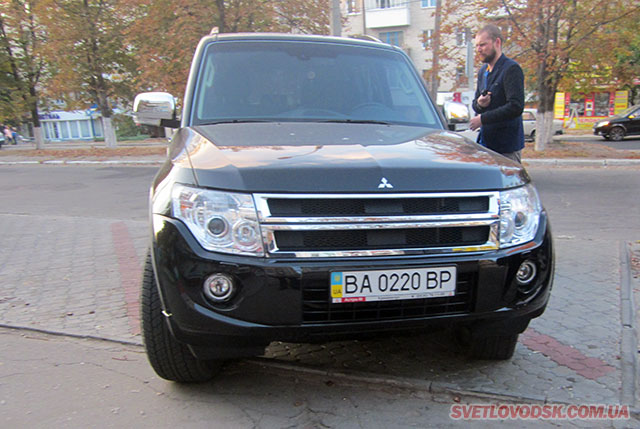 Увага! Розшукуються очевидці пошкодження позашляховика Mitsubishi Pajero (ОНОВЛЕНО)