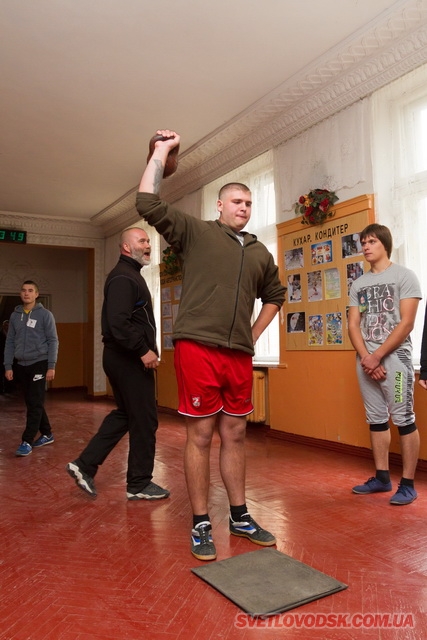 Майбутнім захисникам України — у подарунок м’ячі. Для здоров’я та спортивних розваг