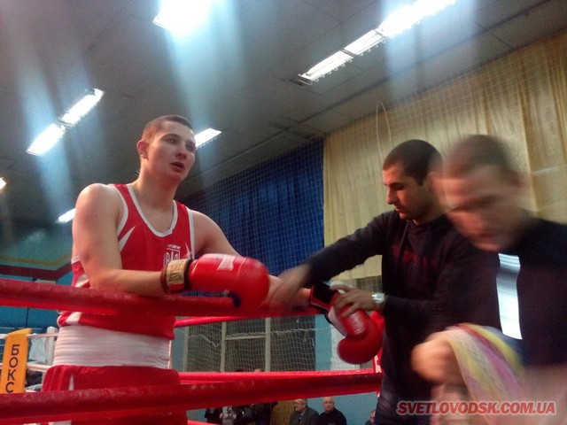 Світловодські боксери продемонстрували гідний бокс у Кременчуці