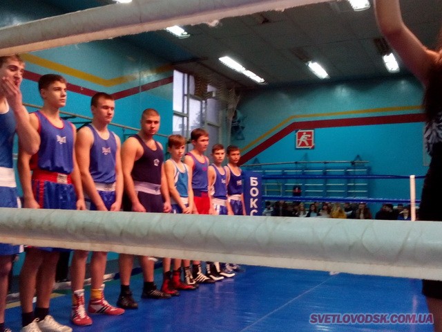 Світловодські боксери продемонстрували гідний бокс у Кременчуці