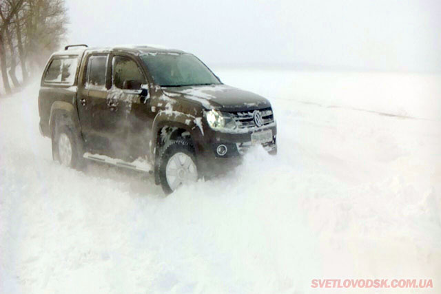 ФОТОФАКТ: Снігова "блокада" греблі Кременчуцької ГЕС