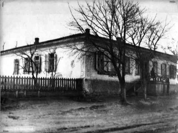 Поликлиника города Новогеоргиевска. Фото В.А. Перепичая. 1958