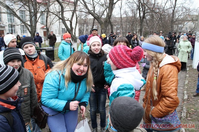 Під весняний дощик на площі палили «людину». Проводжали зиму