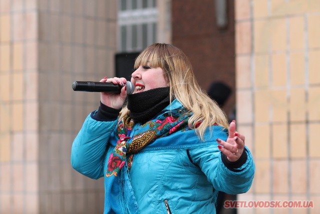 Під весняний дощик на площі палили «людину». Проводжали зиму