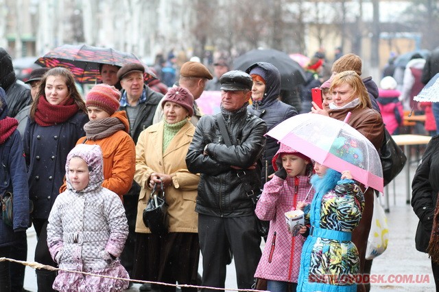 Під весняний дощик на площі палили «людину». Проводжали зиму