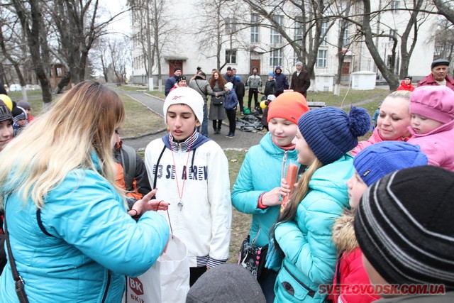 Під весняний дощик на площі палили «людину». Проводжали зиму