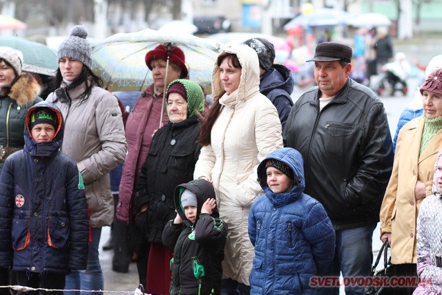 Під весняний дощик на площі палили «людину». Проводжали зиму