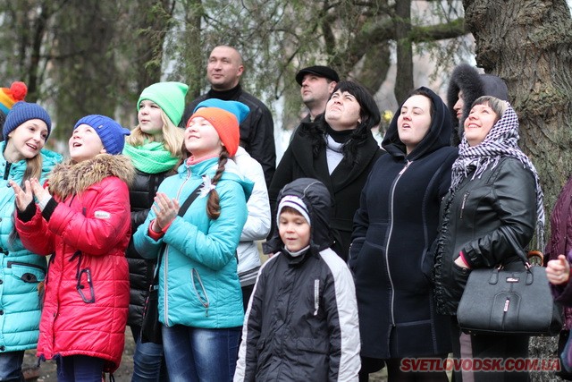 Під весняний дощик на площі палили «людину». Проводжали зиму