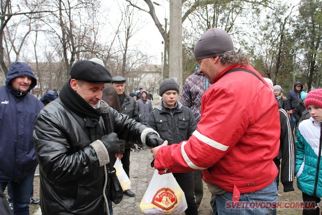 Під весняний дощик на площі палили «людину». Проводжали зиму