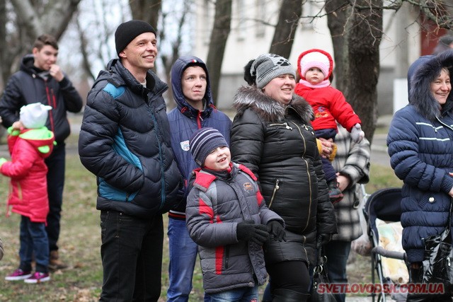 Під весняний дощик на площі палили «людину». Проводжали зиму