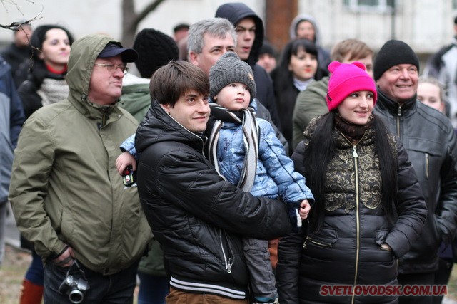 Під весняний дощик на площі палили «людину». Проводжали зиму