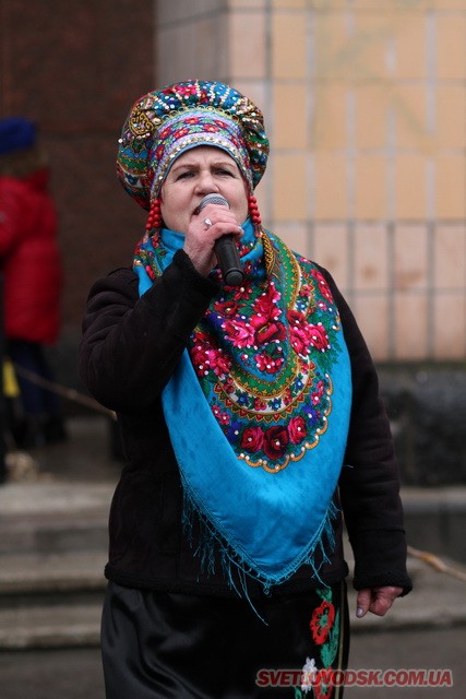 Під весняний дощик на площі палили «людину». Проводжали зиму