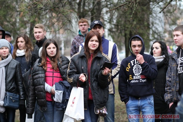 Під весняний дощик на площі палили «людину». Проводжали зиму