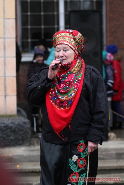 Під весняний дощик на площі палили «людину». Проводжали зиму