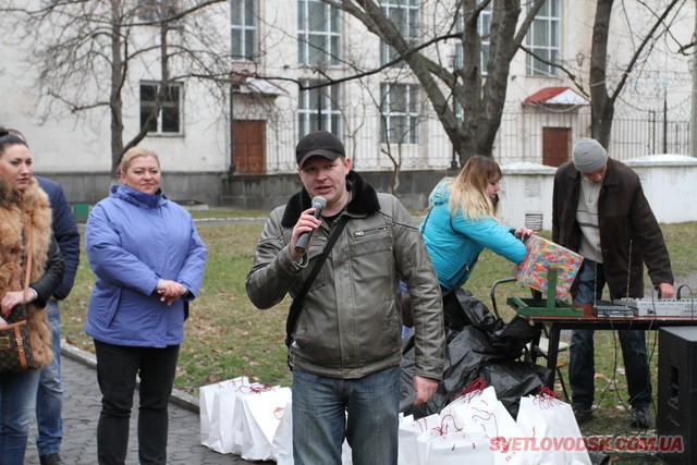 Під весняний дощик на площі палили «людину». Проводжали зиму