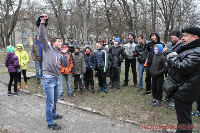 Під весняний дощик на площі палили «людину». Проводжали зиму